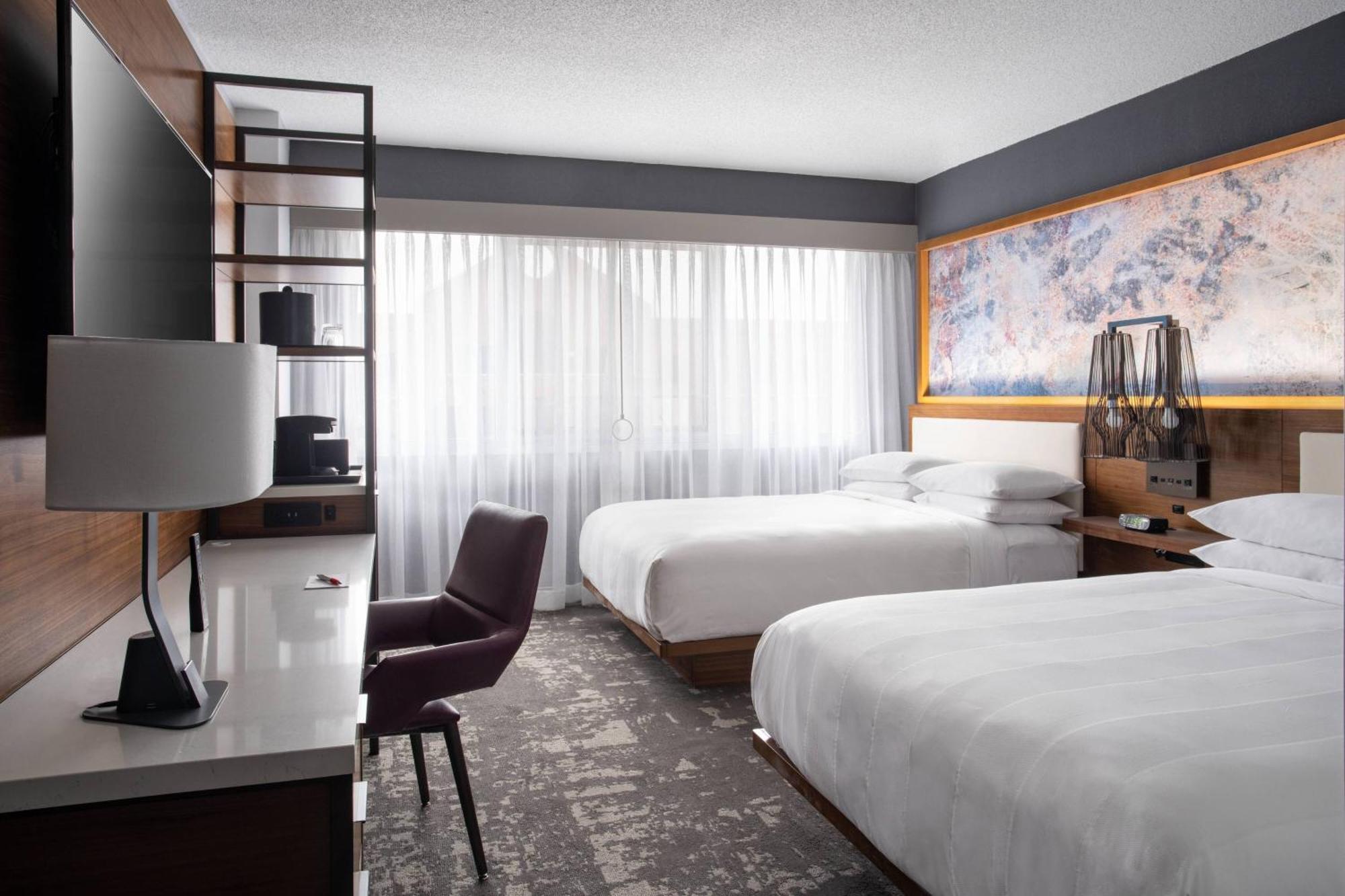 Отель Marriott Greensboro Downtown Экстерьер фото