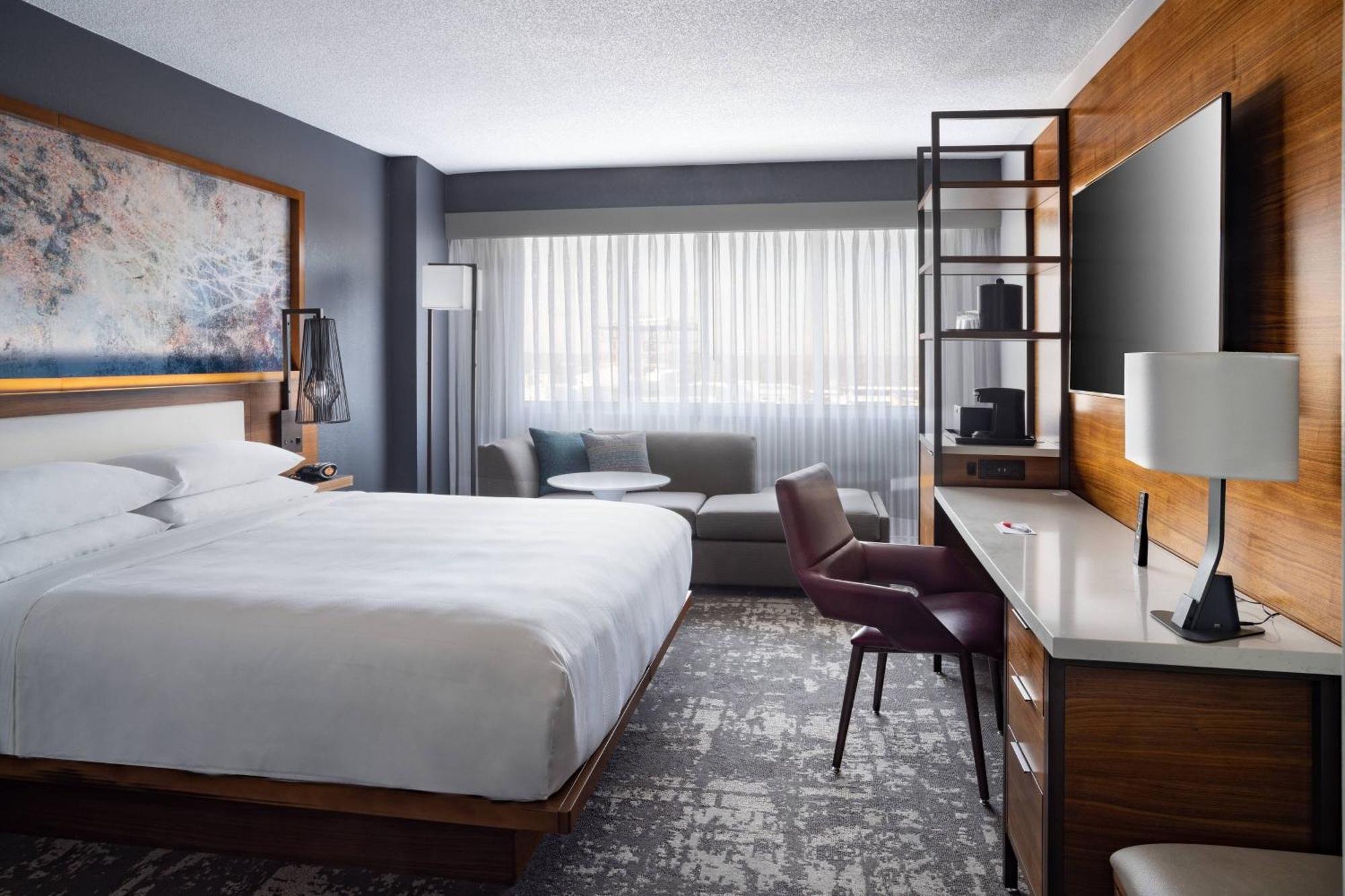 Отель Marriott Greensboro Downtown Экстерьер фото